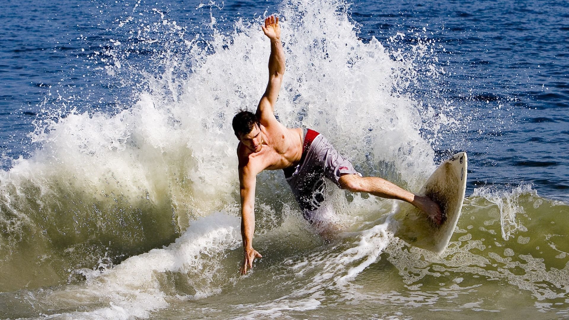 孤胆英雄乔治扛起全队，辽宁男篮以团队碾压之势击溃猛龙